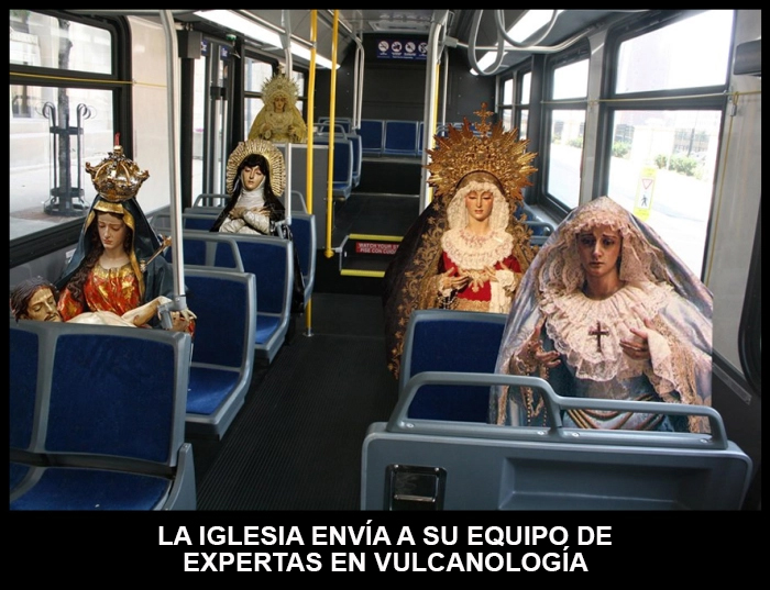 La iglesia saca a sus Vírgenes para pedir que cese la erupción volcánica en La&nbsp;Palma